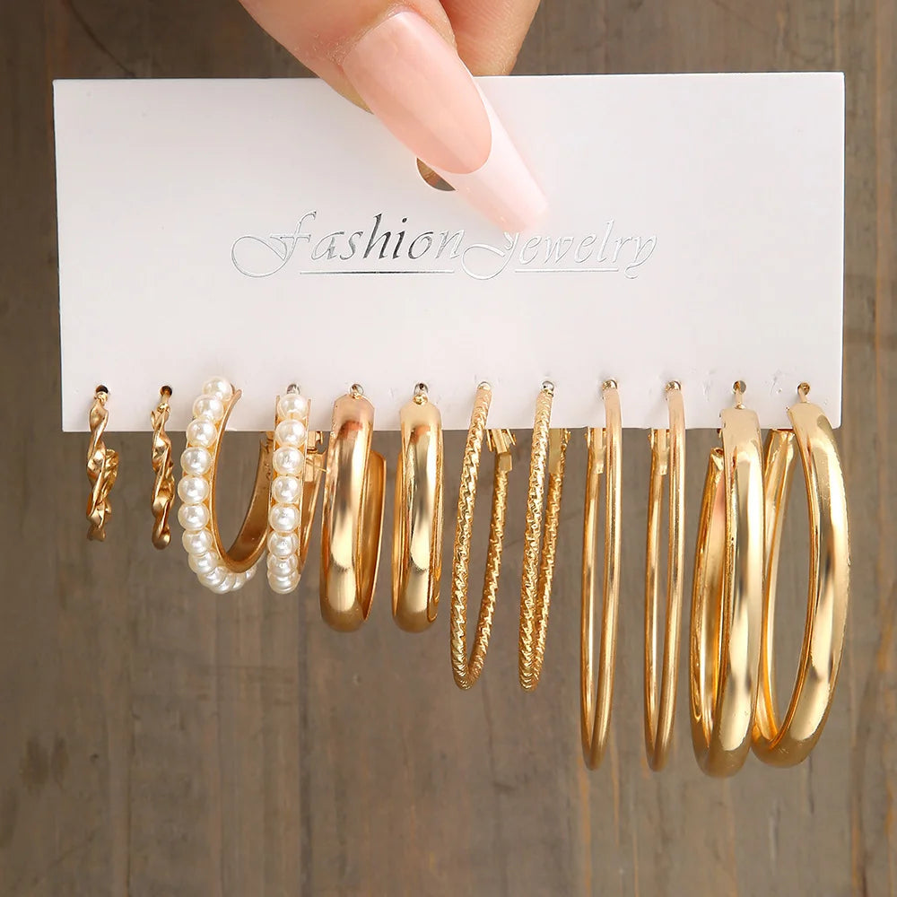Chic Vintage Gold Jewelry Set: Stunning Pendant Necklace, Twisted C-Hoop Earrings, Elegant Rings & Bracelet for Everyday Glam!