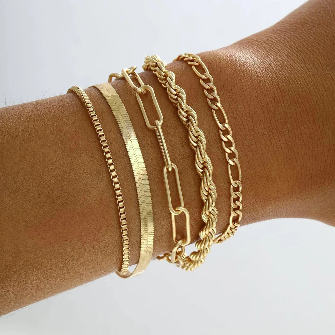 Chic Vintage Gold Jewelry Set: Stunning Pendant Necklace, Twisted C-Hoop Earrings, Elegant Rings & Bracelet for Everyday Glam!